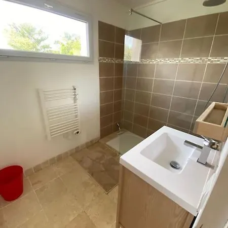 Avec Piscine Proche D'uzes